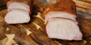 Bakes pork loin being sliced.
